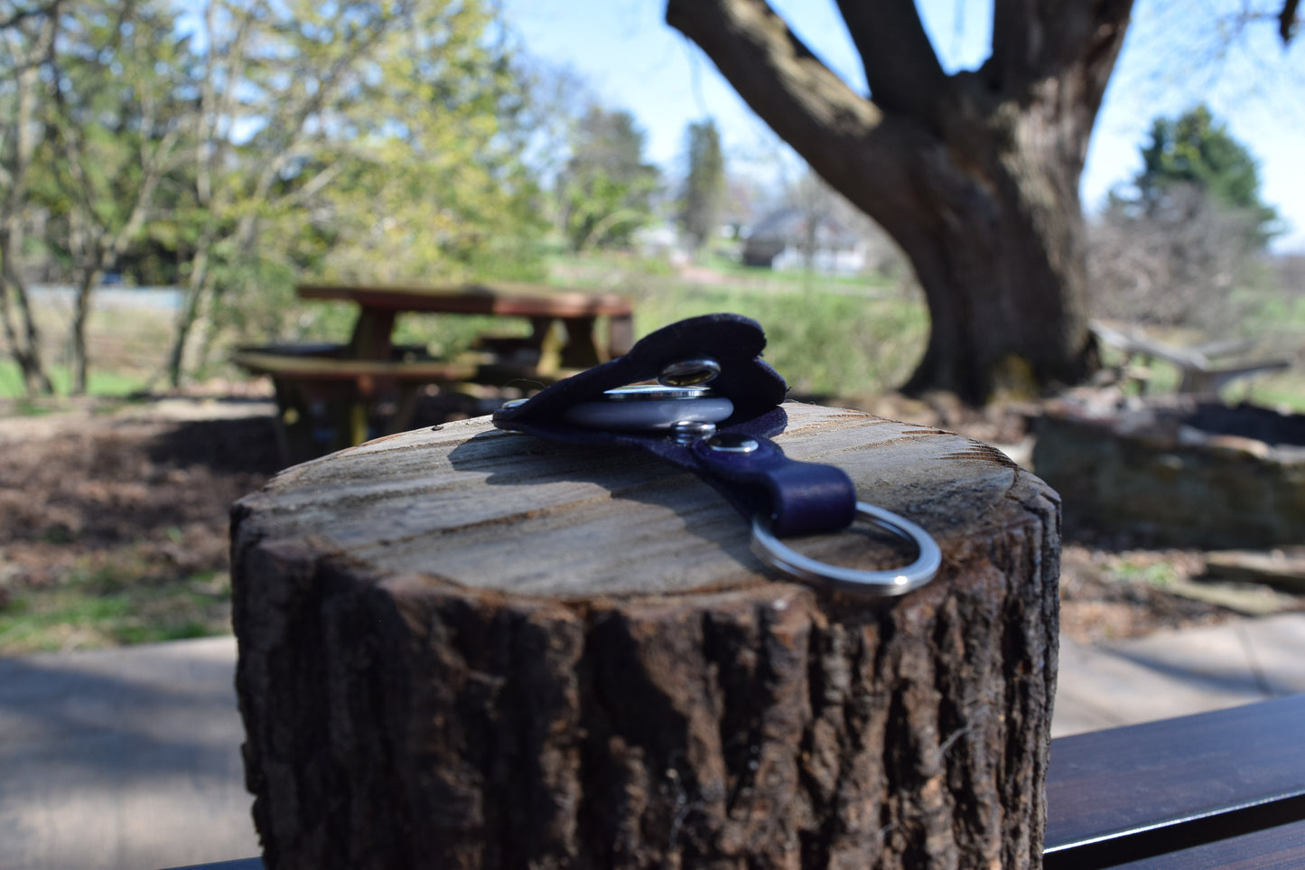 Apple AirTag Leather keychain with rivets